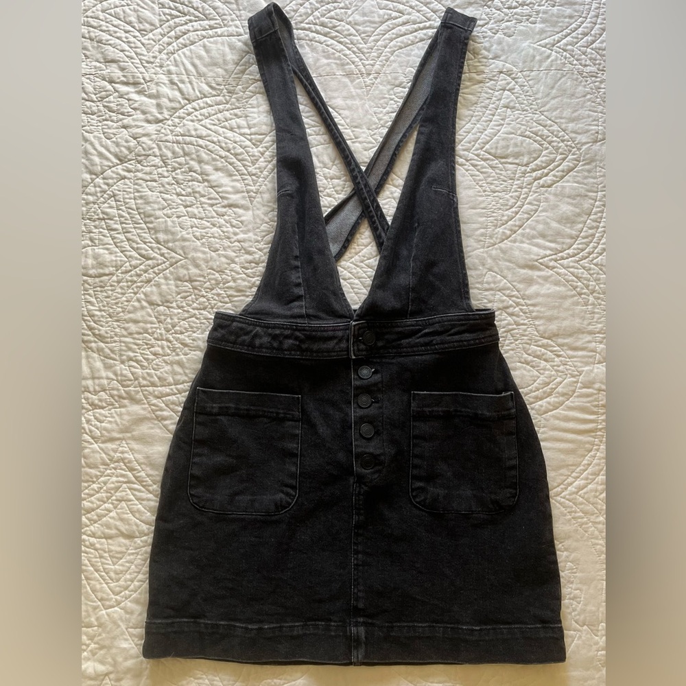 20% OFF 2+ BUNDLES! Free People Denim Jumper Mini Dress. Black. Size 2
